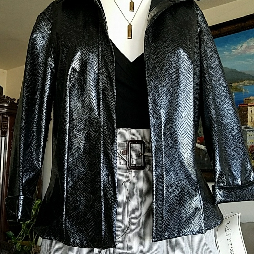 NWT LIGHT WEIGHT MANMADE BLACK JACKET